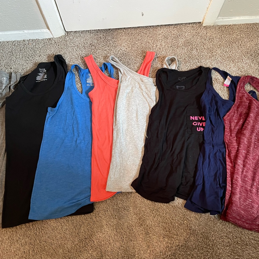 Tank top bundle 8 shirts size small